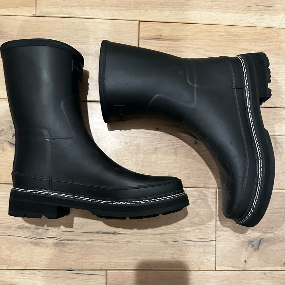 Hunter Women’s Refined Stitch Detail Short Rain Boots - Picture 5 of 10